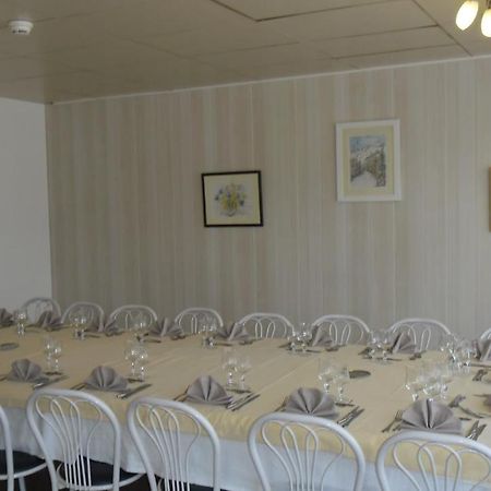 Le Grand Hotel A Ussel Ussel  Esterno foto