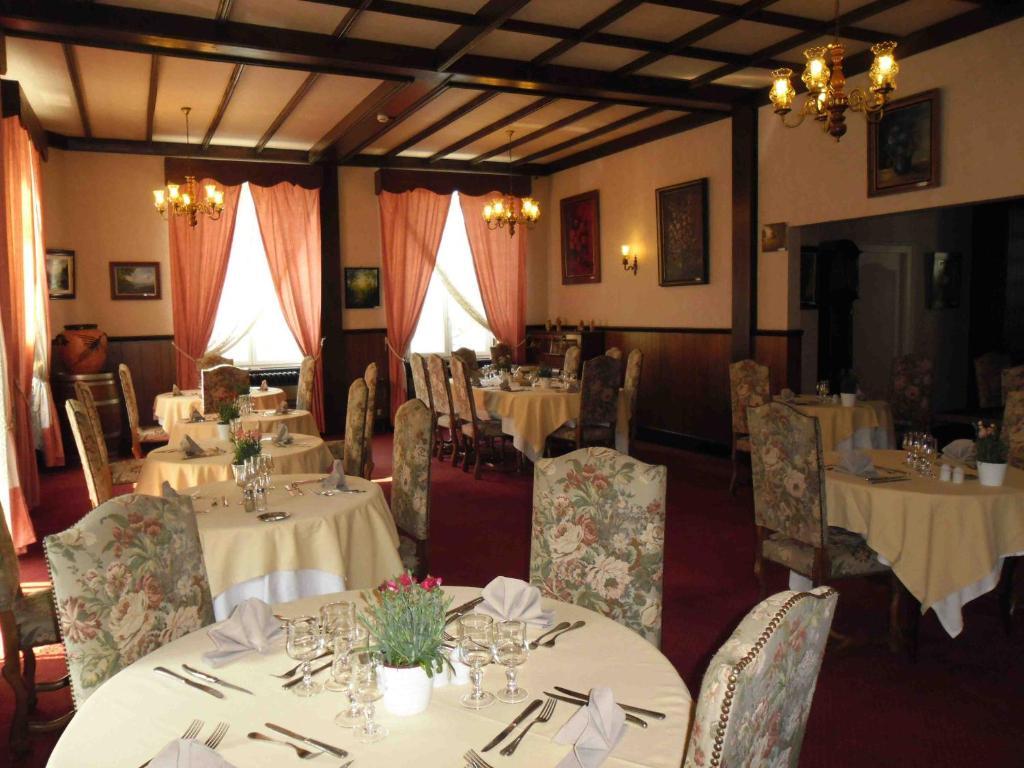 Le Grand Hotel A Ussel Ussel  Esterno foto