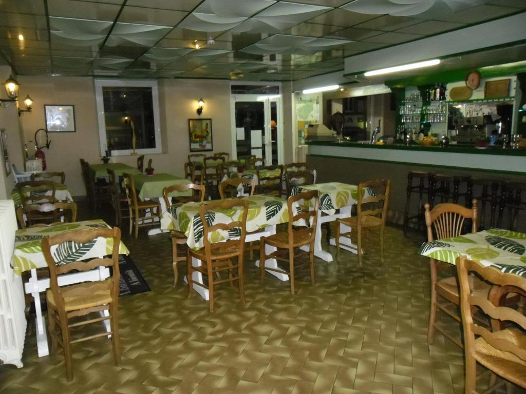 Le Grand Hotel A Ussel Ussel  Esterno foto