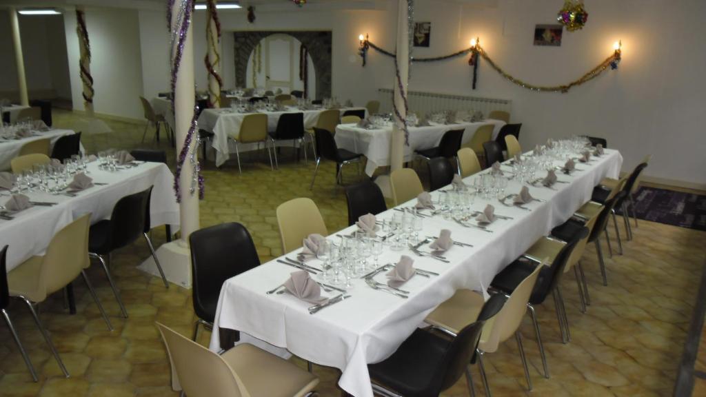 Le Grand Hotel A Ussel Ussel  Esterno foto